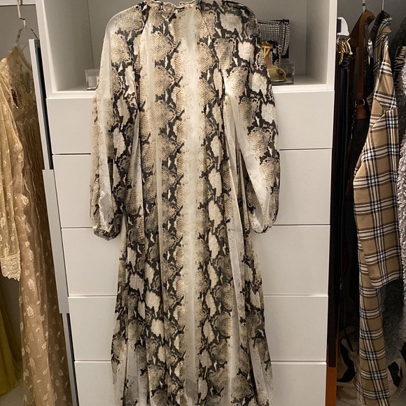 ASOS DESIGN pleated trapeze midi dress in snake print with tie neck - Picture 6 of 8